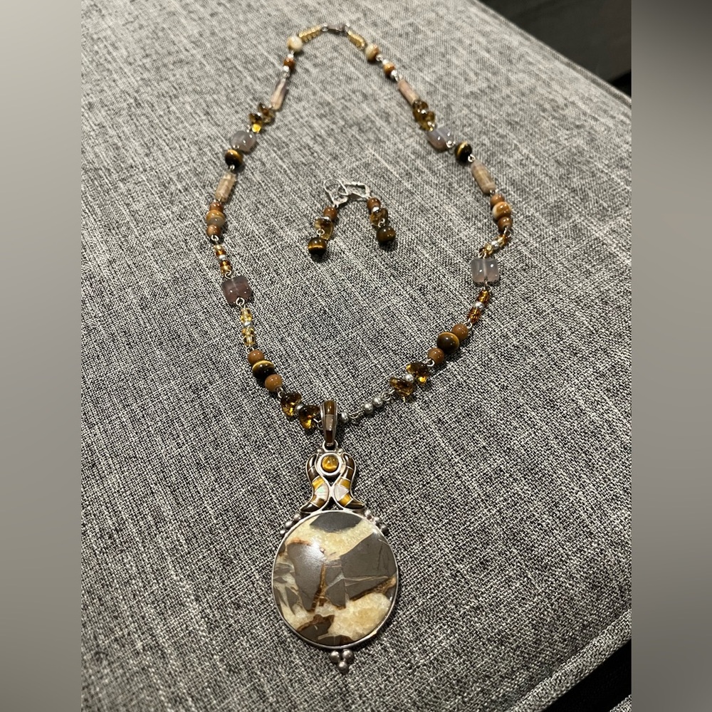 Vintage Sajen 925 sterling silver necklace with pendant and earrings set.